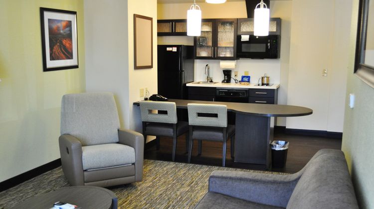 Candlewood Suites Bay City Room