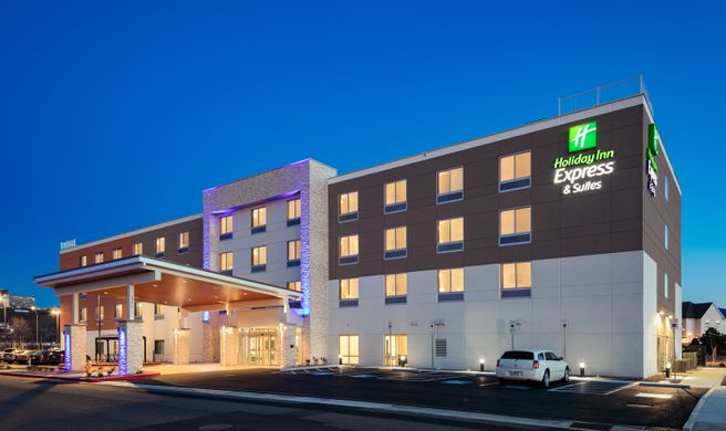 Holiday Inn Express & Suites Medford Exterior