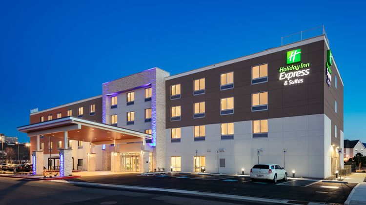 Holiday Inn Express & Suites Medford Exterior