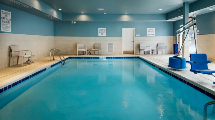 Holiday Inn Express & Suites Medford Pool