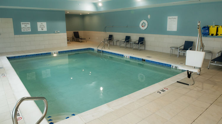 Holiday Inn Express & Suites Warsaw Pool