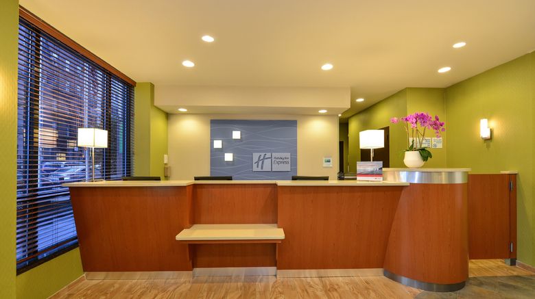 <b>Holiday Inn Express Manhattan West Side Lobby</b>. Images powered by <a href="https://www.leonardoworldwide.com/" title="Leonardo Worldwide" target="_blank">Leonardo</a>.