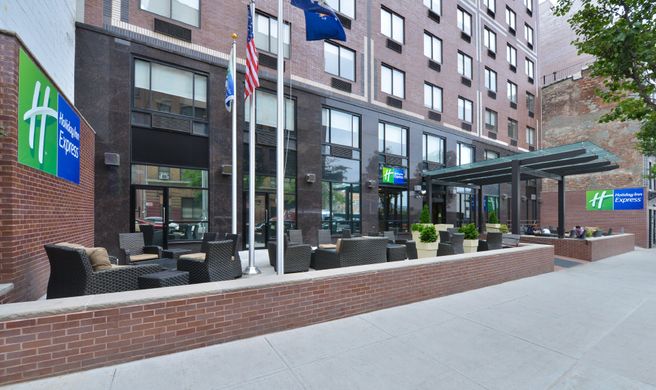Holiday Inn Express Manhattan West Side Exterior