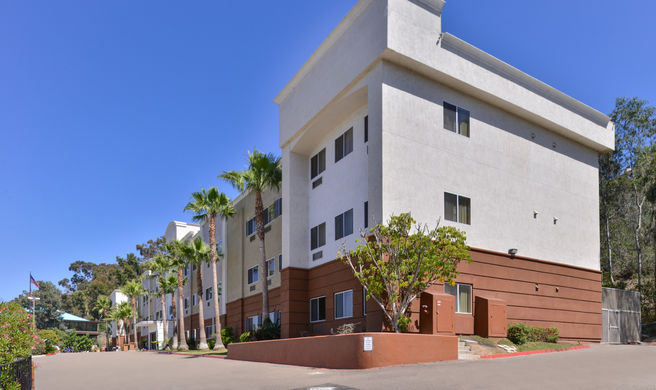Candlewood Suites North San Diego Exterior