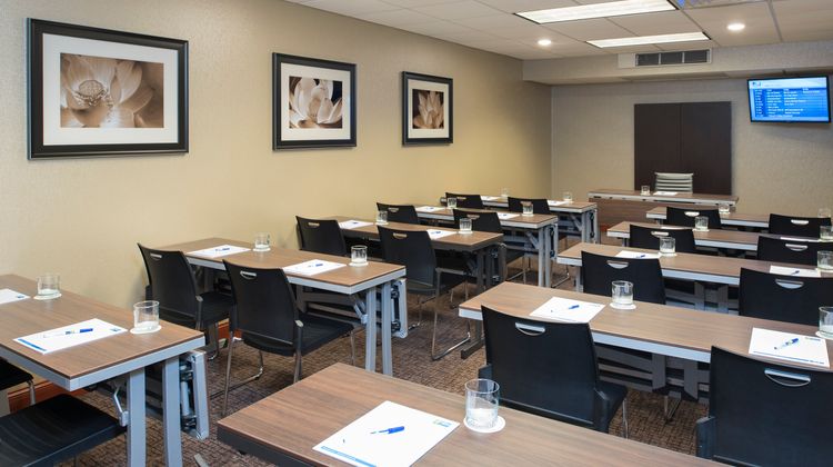 Holiday Inn Express Hotel & Suites-North Meeting