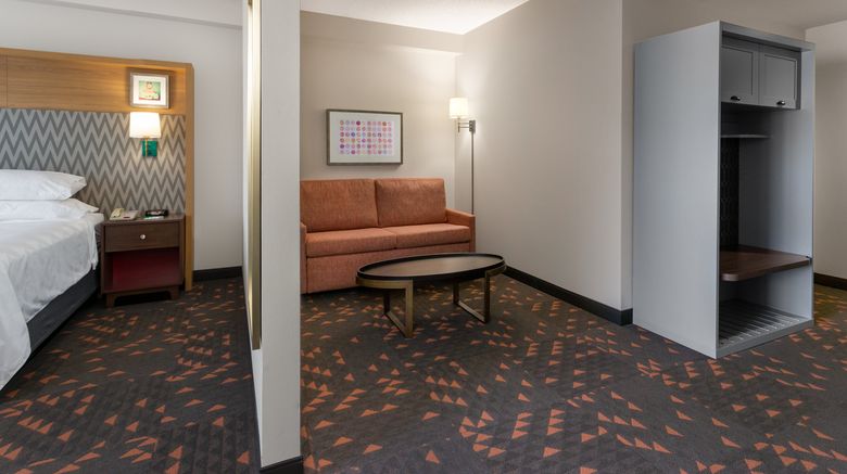 <b>Holiday Inn Suite</b>. Images powered by <a href="https://www.leonardoworldwide.com/" title="Leonardo Worldwide" target="_blank">Leonardo</a>.