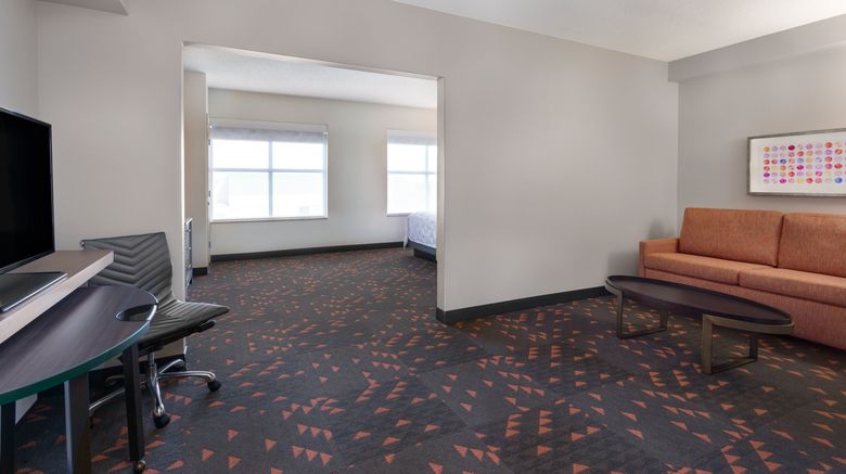 <b>Holiday Inn Suite</b>. Images powered by <a href="https://www.leonardoworldwide.com/" title="Leonardo Worldwide" target="_blank">Leonardo</a>.