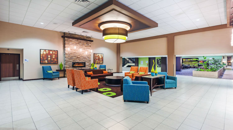 Holiday Inn Express Little Rock Airport Lobby