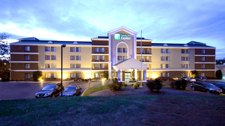 Holiday Inn Express Richmond  Short Pump Exterior