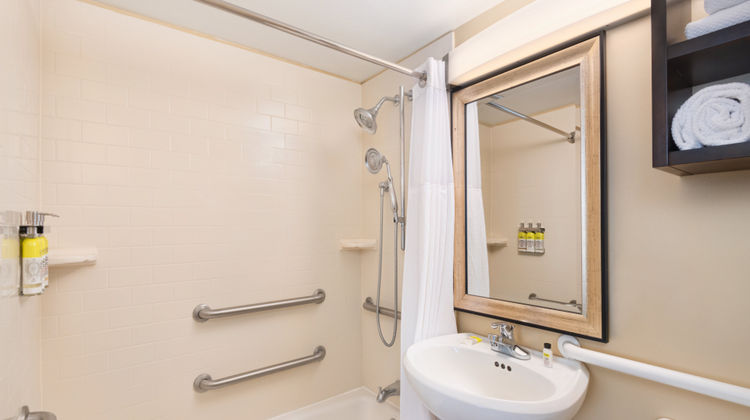 Staybridge Suites Savannah Historic Dist Room