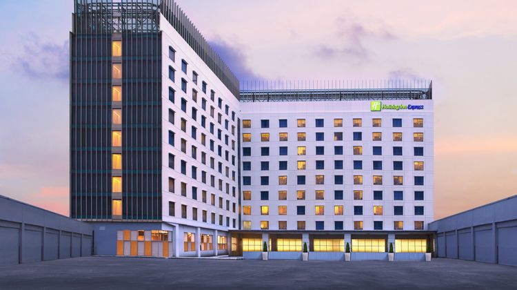 Holiday Inn Express JKT Pluit Citygate Exterior