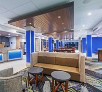 Holiday Inn Express & Suites Chanute Lobby