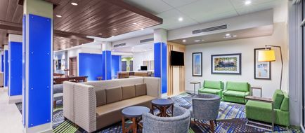 Holiday Inn Express & Suites Chanute Lobby