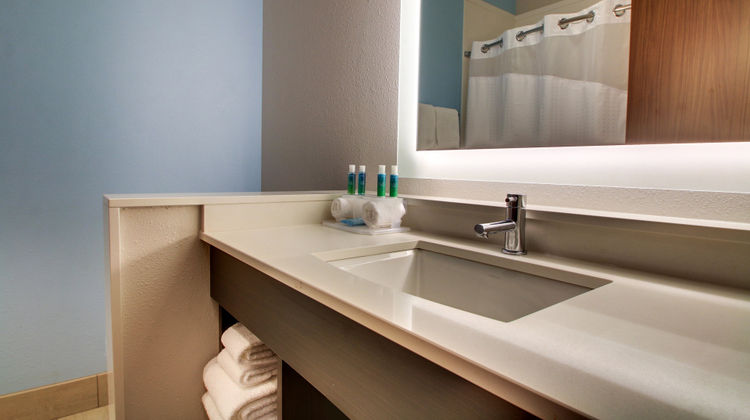 Holiday Inn Express & Suites Summerville Room
