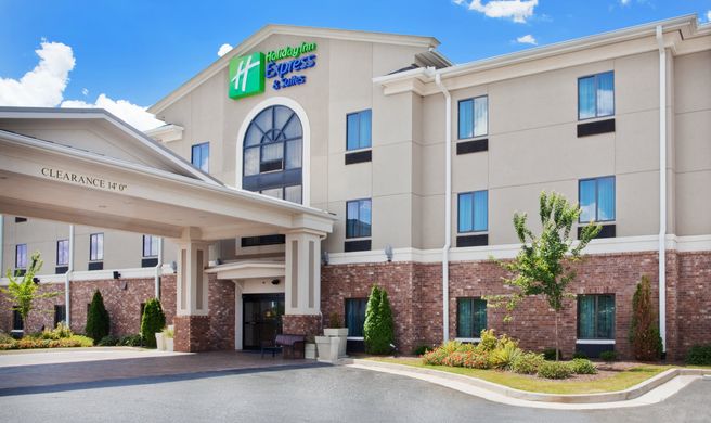 Holiday Inn Express Hotel & Suites Exterior
