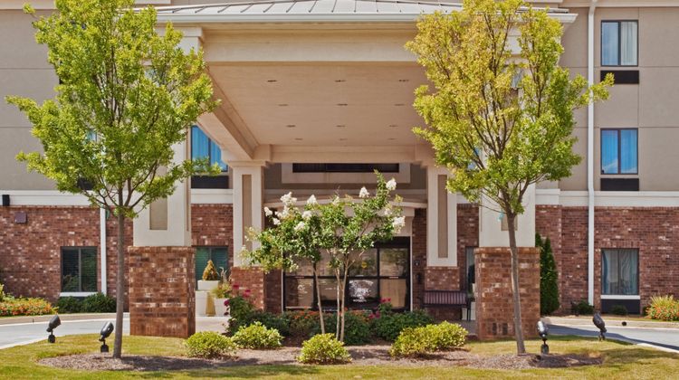 Holiday Inn Express Hotel & Suites Exterior