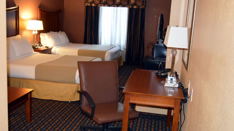 Holiday Inn Express Hotel & Suites Room