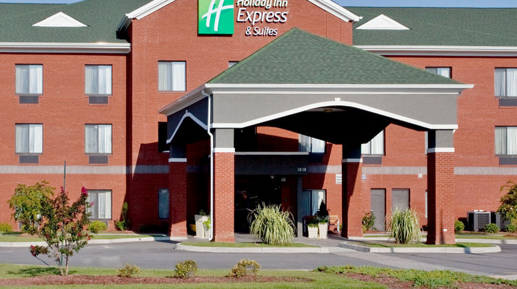 Holiday Inn Express Hotel & Suites Exterior