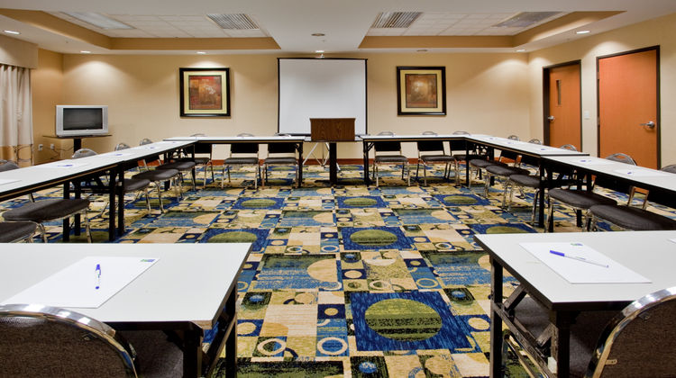 Holiday Inn Express Hotel & Suites Meeting