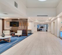 Holiday Inn Express Hotel & Suites Lobby