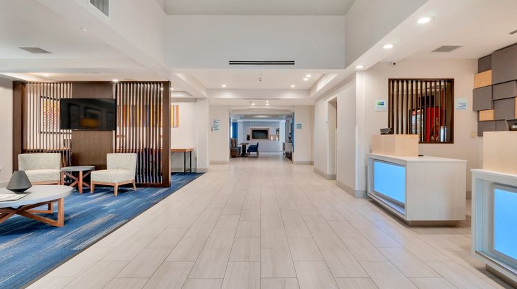 Holiday Inn Express Hotel & Suites Lobby