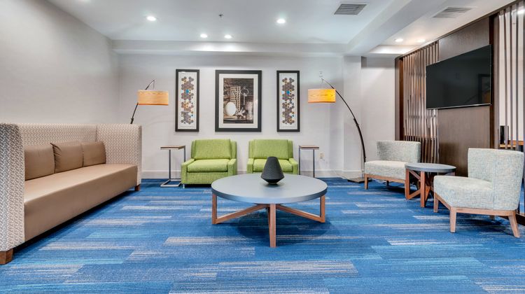 Holiday Inn Express Hotel & Suites Lobby