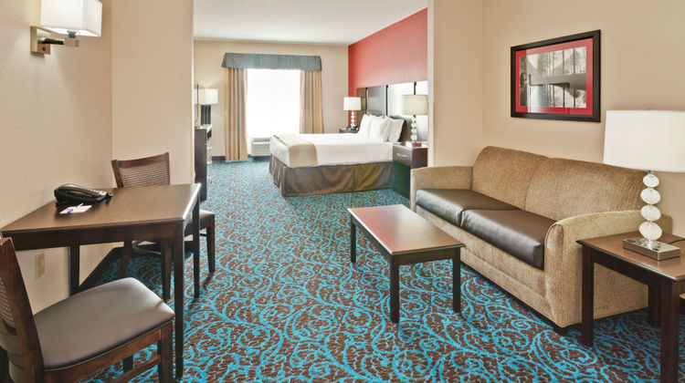 Holiday Inn Express New Philadelphia Suite