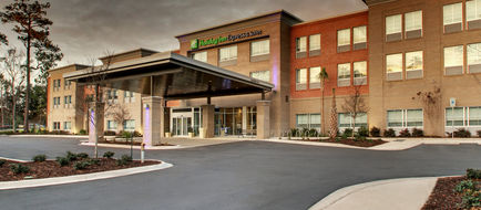 Holiday Inn Express/Suites Charleston NE Exterior