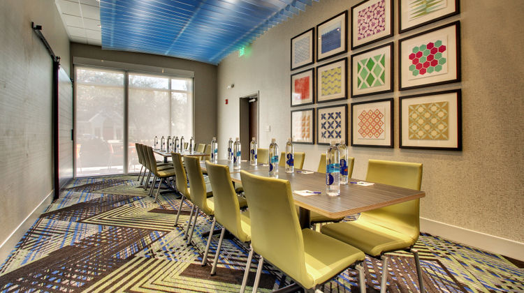 Holiday Inn Express/Suites Charleston NE Meeting