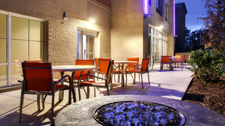 Holiday Inn Express/Suites Charleston NE Exterior