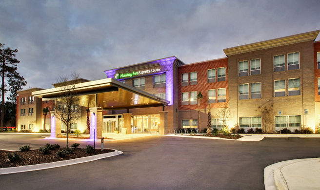 Holiday Inn Express/Suites Charleston NE Exterior