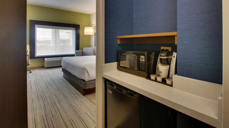 Holiday Inn Express Hotel & Suites Room