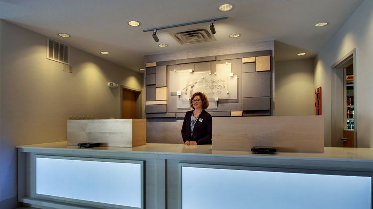 Holiday Inn Express Hotel & Suites Lobby