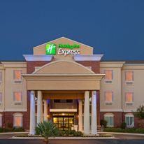 Holiday Inn Express Hotel & Suites