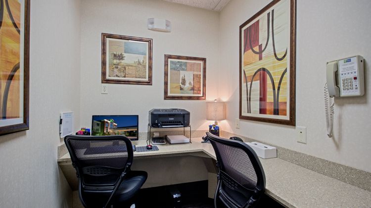 Holiday Inn Express Warren Other