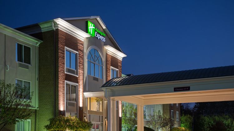 Holiday Inn Express Warren Exterior