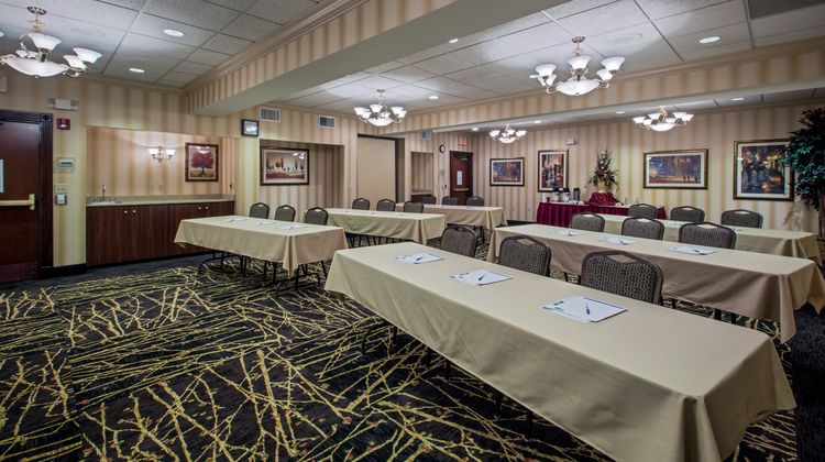 Holiday Inn Express Warren Meeting