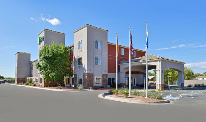 Holiday Inn Express Exterior