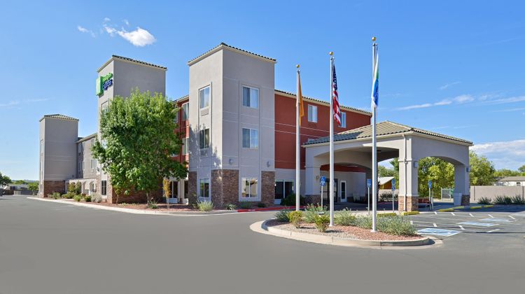Holiday Inn Express Exterior