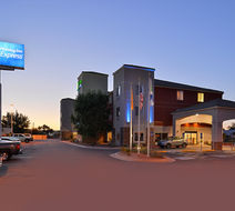 Holiday Inn Express Exterior