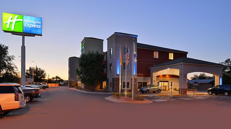 Holiday Inn Express Exterior
