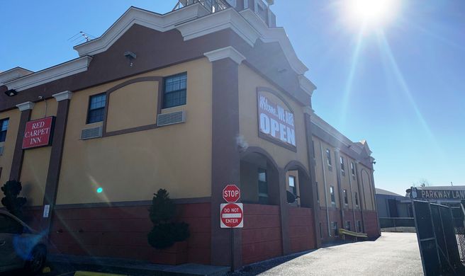 Red Carpet Inn Exterior