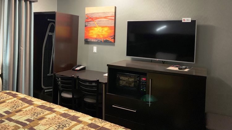 Red Carpet Inn Room