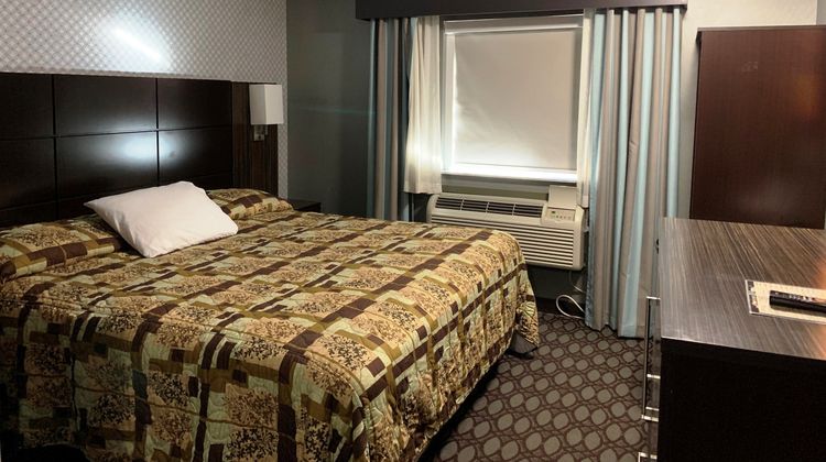 Red Carpet Inn Room