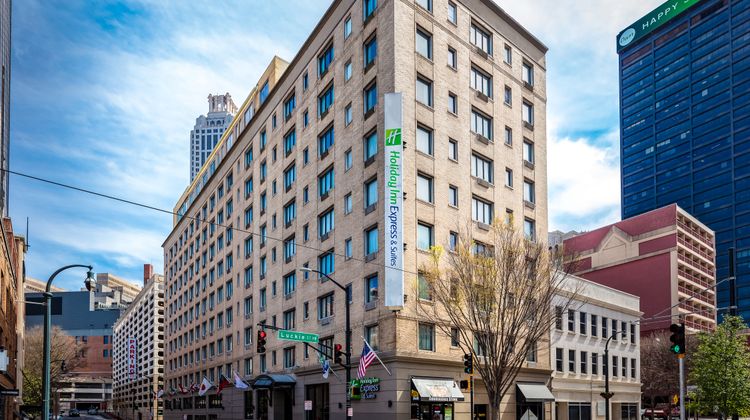 Holiday Inn Express Hotel & Suites Exterior