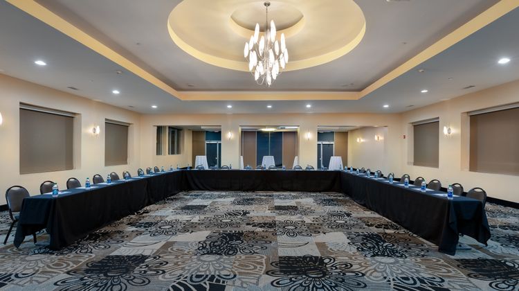 Holiday Inn Express Hotel & Suites Meeting