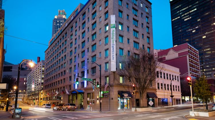 Holiday Inn Express Hotel & Suites Exterior