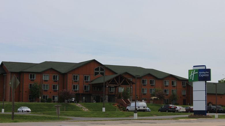 <b>Holiday Inn Express Munising Exterior</b>. Images powered by <a href="https://www.leonardoworldwide.com/" title="Leonardo Worldwide" target="_blank">Leonardo</a>.