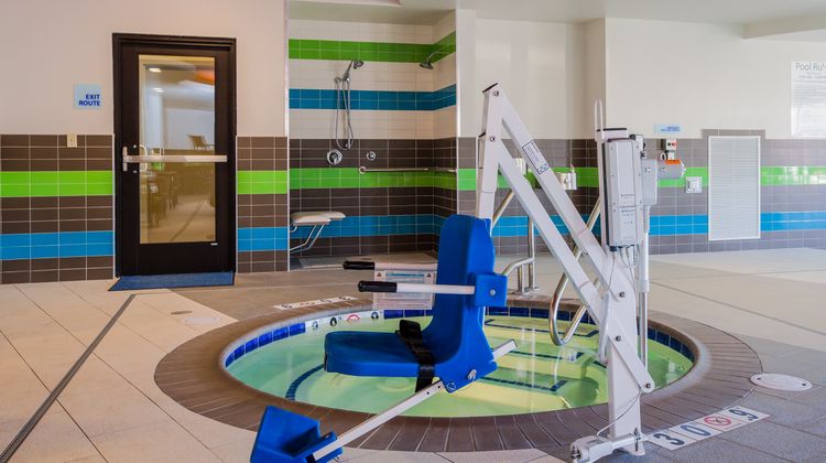 Holiday Inn Express & Suites Eureka Pool