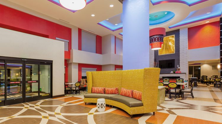 Holiday Inn Express & Suites Eureka Lobby